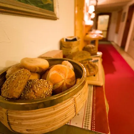 Der Steinbock - 300 Jahre Alte - Tirol Konukevi Sankt Anton am Arlberg