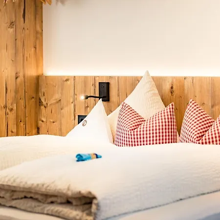Guest house Der Steinbock - 300 Jahre Alte - Tirol 2*