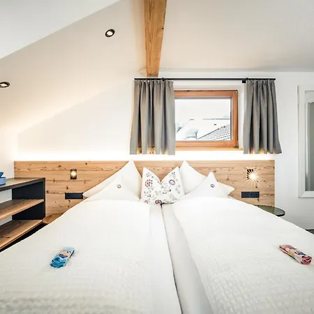 Vendégház Der Steinbock - 300 Jahre Alte - Tirol 2*