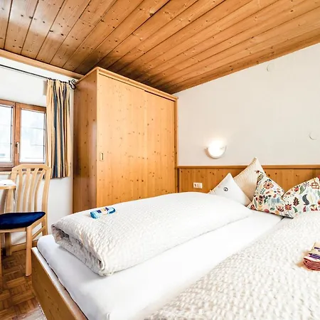 Der Steinbock - 300 Jahre Alte - Tirol Guest house 2*