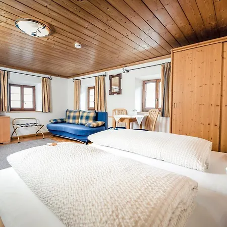 Guest house Der Steinbock - 300 Jahre Alte - Tirol Sankt Anton am Arlberg