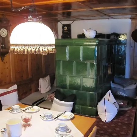 Konukevi Der Steinbock - 300 Jahre Alte - Tirol 2*