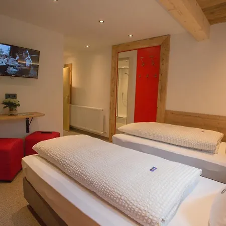 Vendégház Der Steinbock - 300 Jahre Alte - Tirol 2*