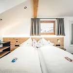 بيت ضيافة Der Steinbock - 300 Jahre Alte - Tirol 2*