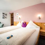بيت ضيافة Der Steinbock - 300 Jahre Alte - Tirol 2*