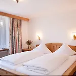 بيت ضيافة Der Steinbock - 300 Jahre Alte - Tirol سانكت أنتون ام ارلبرغ