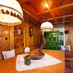 بيت ضيافة Der Steinbock - 300 Jahre Alte - Tirol 2*