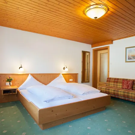 Der Steinbock - 300 Jahre Alte - Tirol Guest house 2*