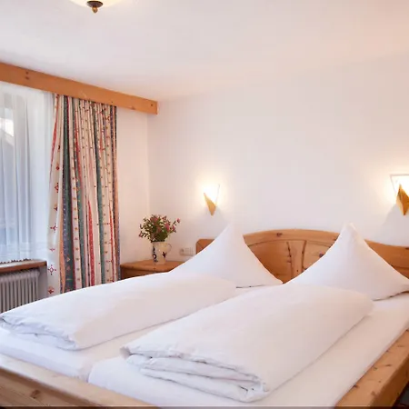 Guest house Der Steinbock - 300 Jahre Alte - Tirol Sankt Anton am Arlberg