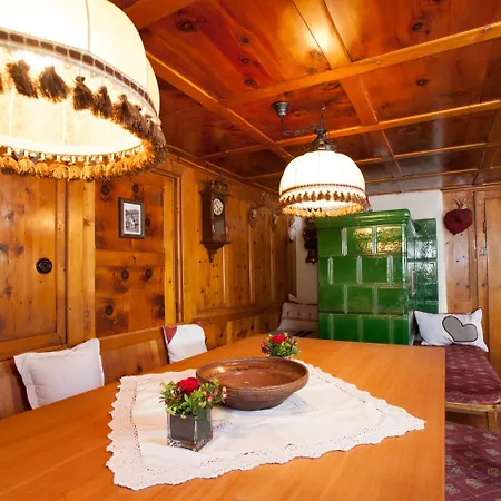 Guest house Der Steinbock - 300 Jahre Alte - Tirol 2*